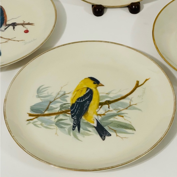 Elegant Bird Motif Decorative Plate Set - Picture 4 of 7